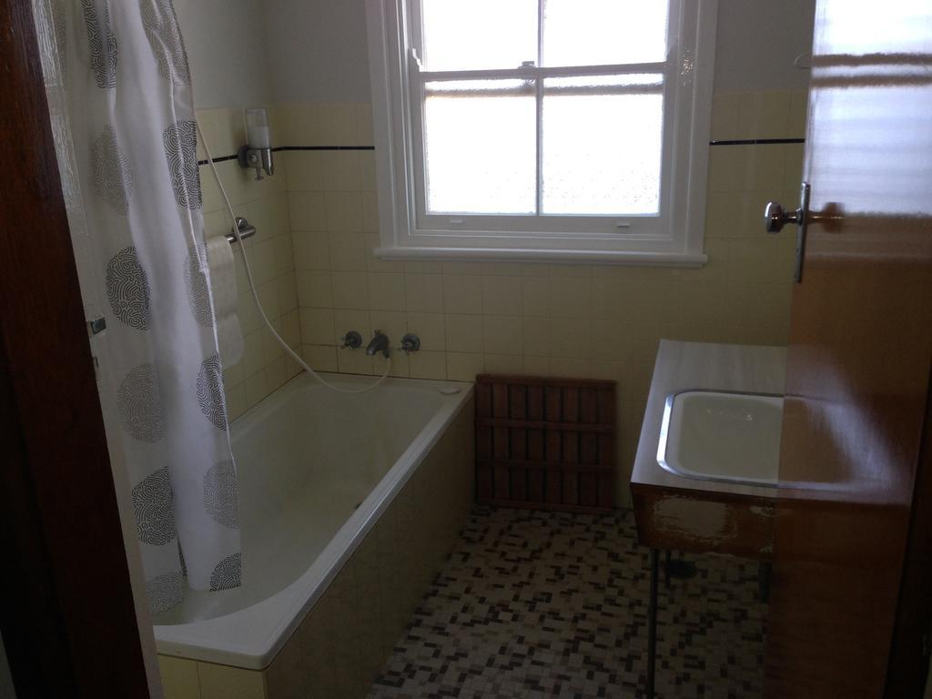 The Convent Glen Innes Room photo